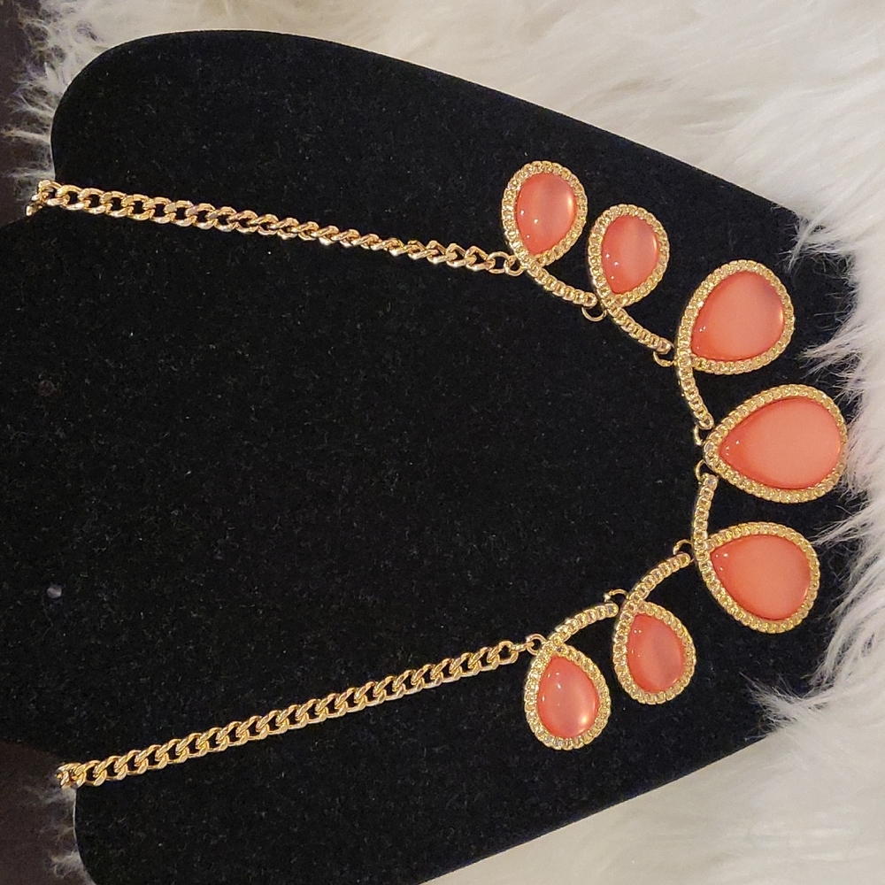 Gold toned 7 tear drop necklace